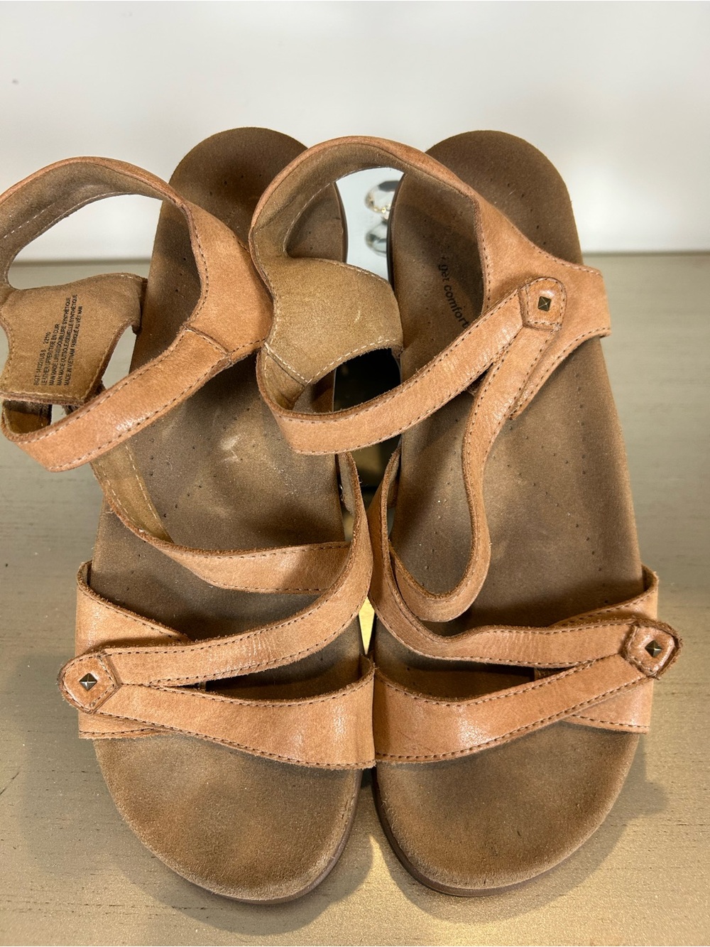 Taos Earth Women's Tan Leather Adjustable Strap Sandals - Picture 5 of 7